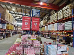 零售区-洛哈思全球商品折扣仓(昆山路店)