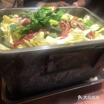 白切羊肉 10块一两，上桌时还有点红红的生肉