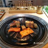 雨天室内吃现烤战斧牛排