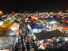 -席娜卡琳火车铁道夜市