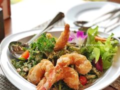 -Chom Cafe and Restaurant