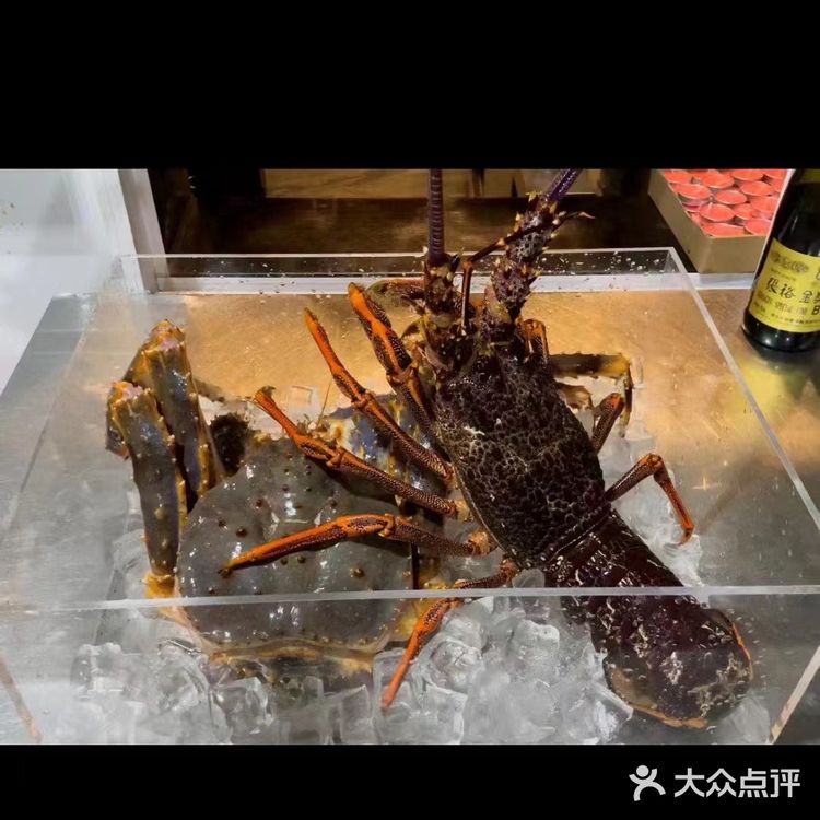 很显眼的招牌 地方就在喷泉广场前方