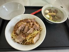 -松树干拌面店