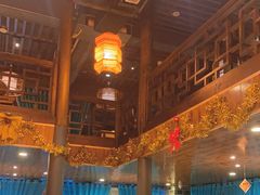 -帅巴人舅母子腊蹄民俗村