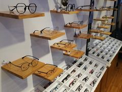 -MiRi眼镜·蔡司·星趣控·尼康控优点视觉合作店(南京东路店)