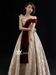 点击看大图 -艾拉·女王婚纱礼服馆