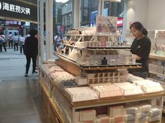 -名创优品(中原万达2F店)