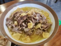 酸汤肥牛汤面-拾年