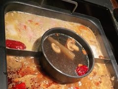 -老牌坊云南鱼豆花火锅(哈西万达店)