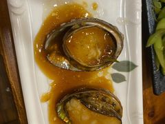 浇汁鲍鱼-老东镇啤酒屋海鲜加工·蒸汽海鲜·海鲜烧烤(台东店)