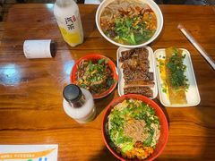 -爆炸头阿姨小四川正宗川味小吃(无任何分店)