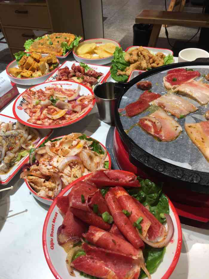 柒酒烤肉(福安店)-"一进门就感觉这家店挺大的,环境还不错,装.