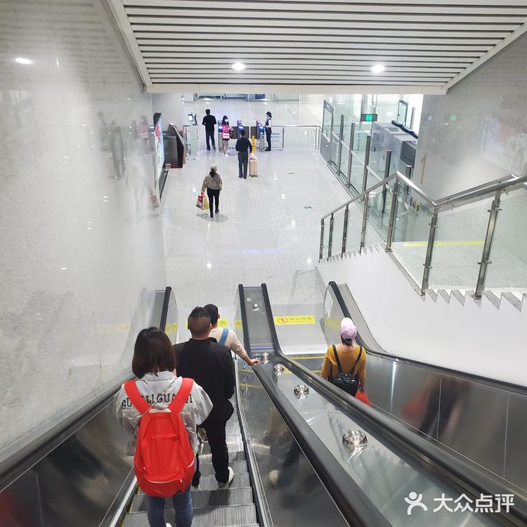 体验清广城际高铁清城站