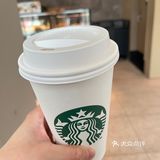 累了就去星巴克喝杯咖啡，人流也很多，坐滿了
