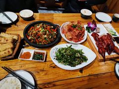 -老滇山寨•云南特色菜•地方菜•民族风情歌舞表演(金碧店)