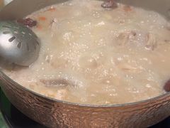 -洪氏嗨捞·广东猪肚鸡·椰子鸡火锅(西咸万象城店)