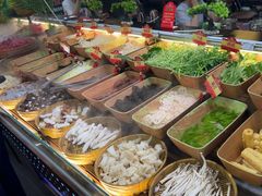 -四囍码头海鲜烧烤自助火锅(外滩南京东路悦荟广场店)