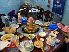 -洞庭洲·防空洞火锅·烧烤·铜锅涮肉(新百广场店)