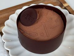 -VERIE BAKEHOUSE