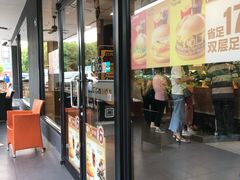 门面-麦当劳(友谊路得来速店)