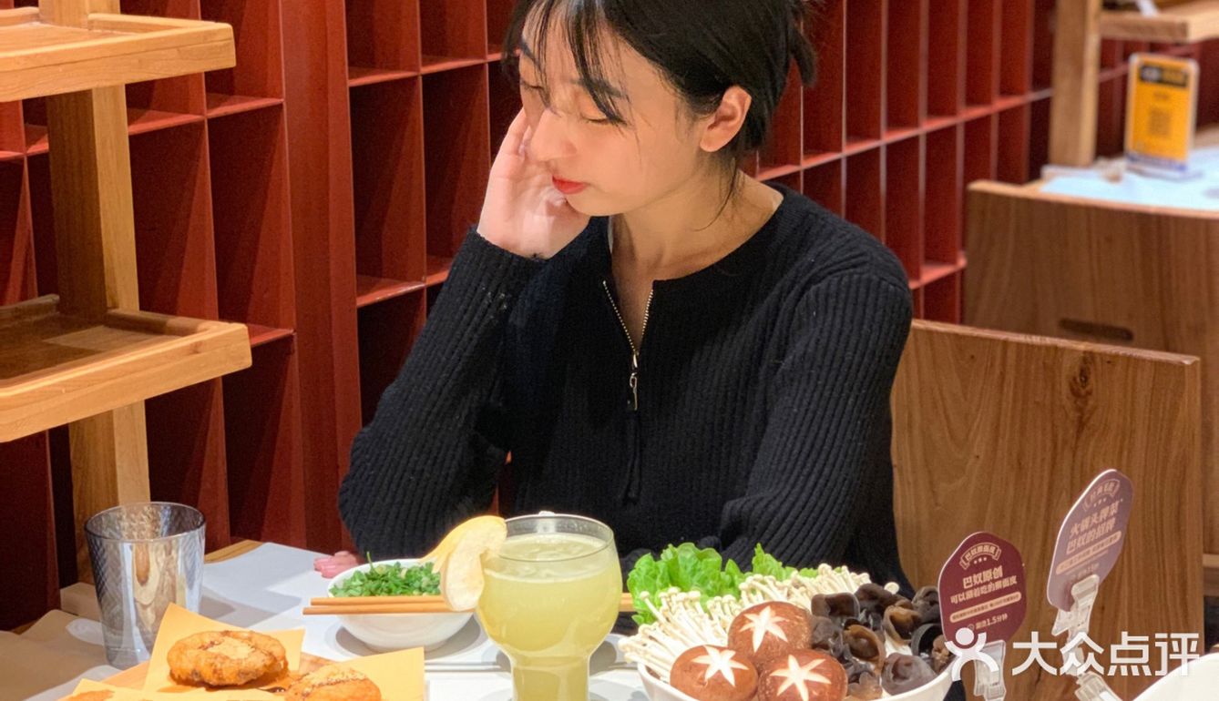 巴奴毛肚火锅/老坛酸菜锅底居然这么好吃