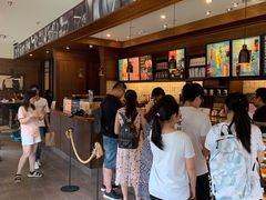等位区-星巴克臻选(武汉首义汇店)