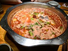 -野山舂·贵州现舂酸汤火锅(鸿通城店)