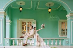 -现代经典婚纱摄影