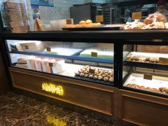 面包甜点陈列柜-鲍师傅糕点(江苏路店)