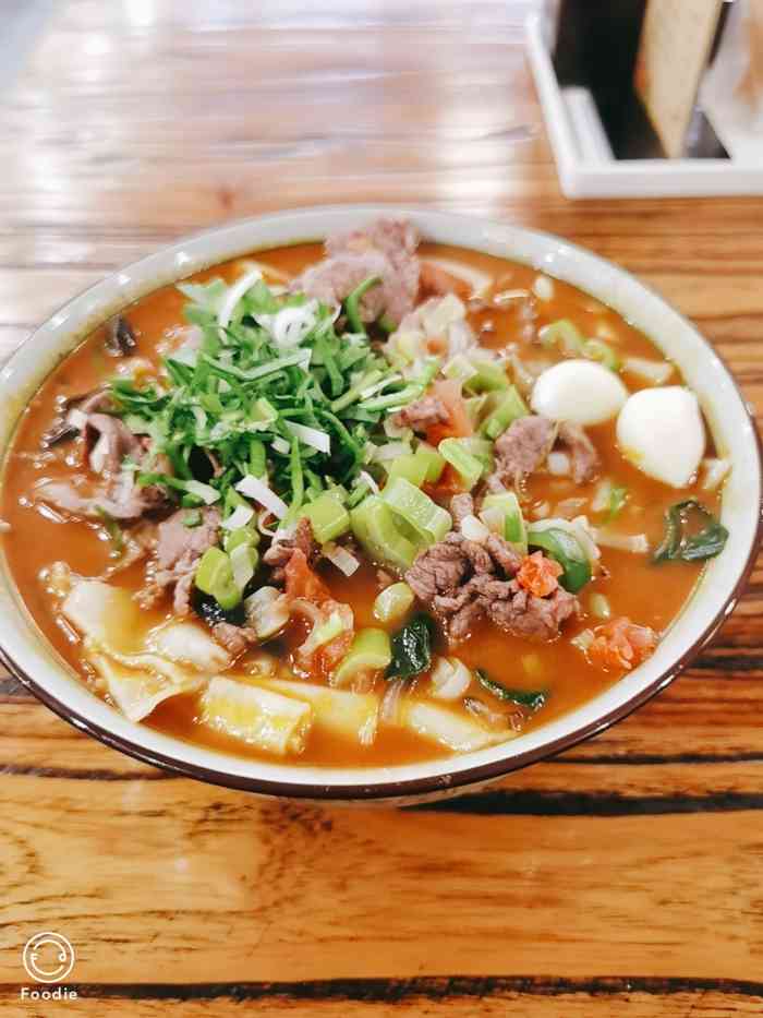 羊肉和丸子汤都很不错 店名很特别 至今搞不懂河沿面片是地名还是品牌