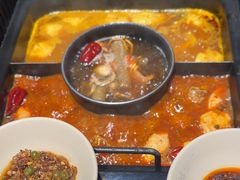 -老牌坊云南鱼豆花火锅(哈西万达店)