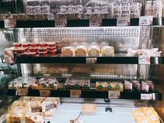 面包甜点陈列柜-罗莎蛋糕(魔法师司门口店)