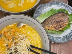 金汤黄鱼馄饨-蟹黄鱼·楼上面馆(外滩中央旗舰店)