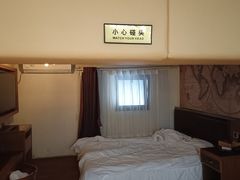 -缦咖电竞酒店(北京鸟巢红军营地铁站店)
