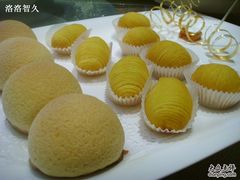 点心拼盘（含有黄金包，萝卜丝酥，榴莲酥）-悦隆酒店-中餐厅