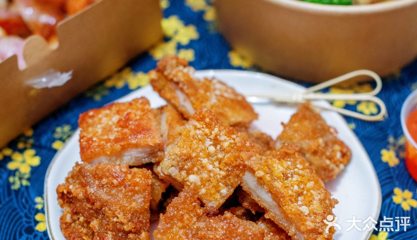 人均20多块的工作餐，你爱卤肉饭还是大肠包小肠？