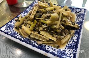 Snow Cabbage and Pork Shreds with Bamboo Shoots