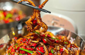 Crispy Ears Stir-Fried with Squid