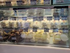-白玉兰食品甜凤店(合生汇店)