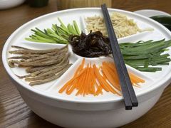 -云海肴·汽锅鸡·云南菜(天山百盛优客店)