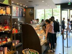 -星巴克臻选(深圳龙华红山天虹店)
