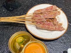 -何妹湿辣牛肉·粤式烧烤砂煲(桂雅路店)