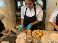 -ROAST coffee & eatery