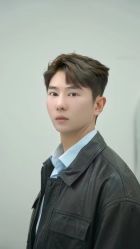 -一家只做男发烫染的店