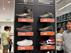 -NIKE上海青浦换季优惠店