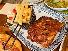 猪排-卷心菜和避孕套餐厅(Pattaya)