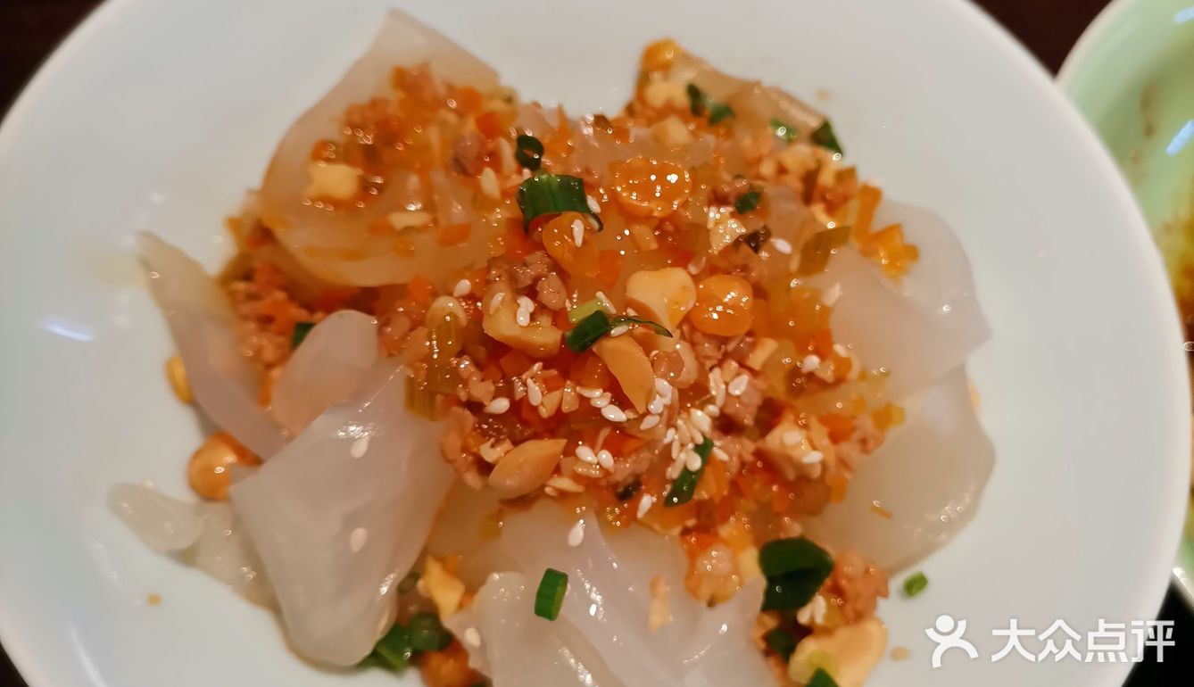裹着面粉炸的，糖醋汁浓郁，量特别大
