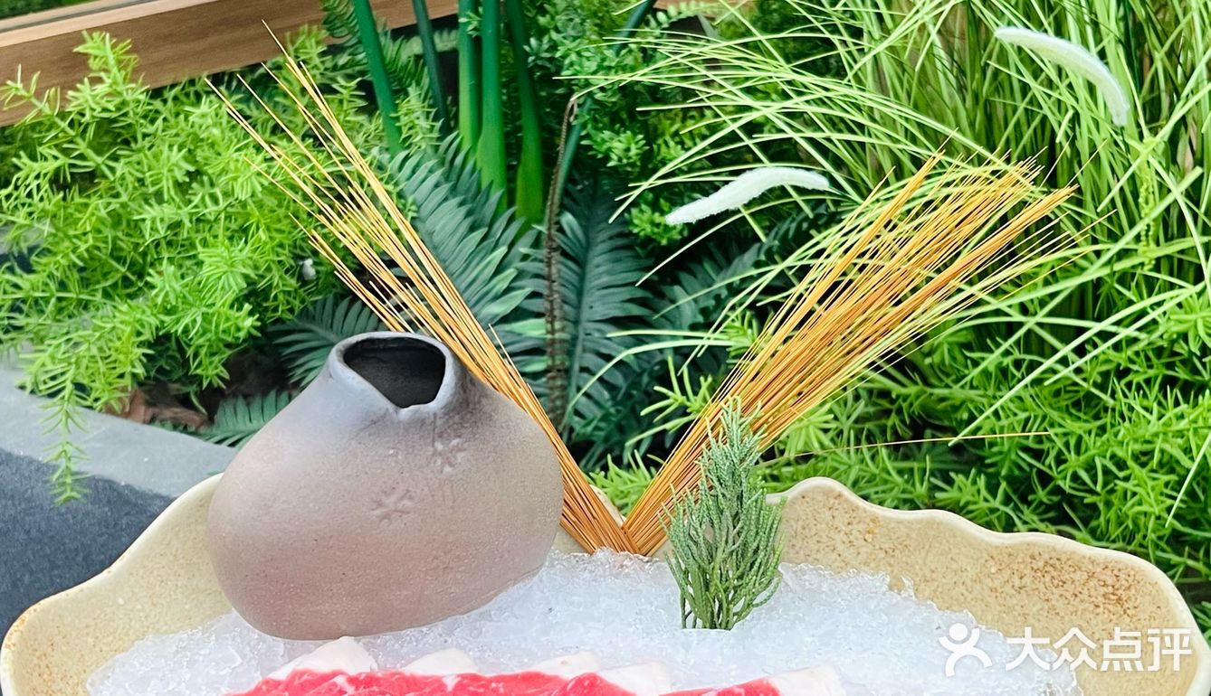 武汉太超前了 服务生颜值都这么高了吗⁉️