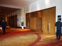 -上海滴水湖皇冠假日酒店