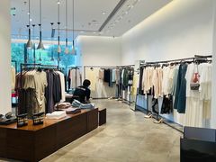 -URBAN REVIVO(上海中庚漫游城店)